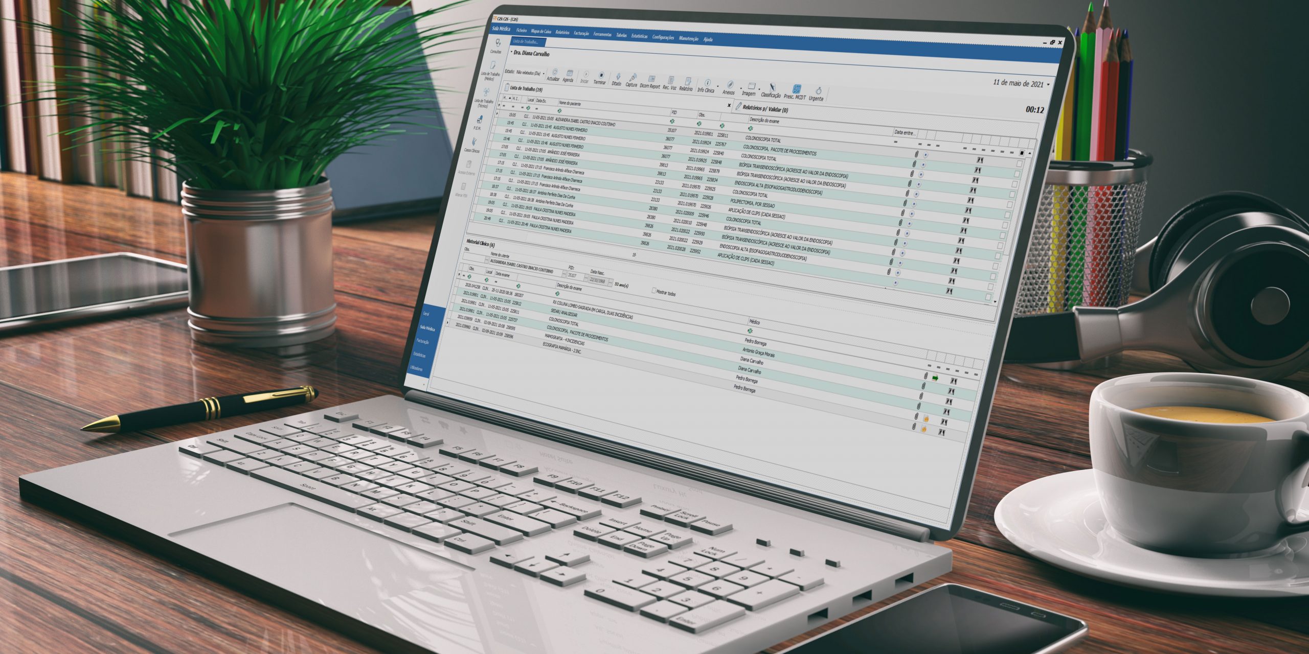 Captura de ecrã do software C2S: lista de trabalho e histórico clínico